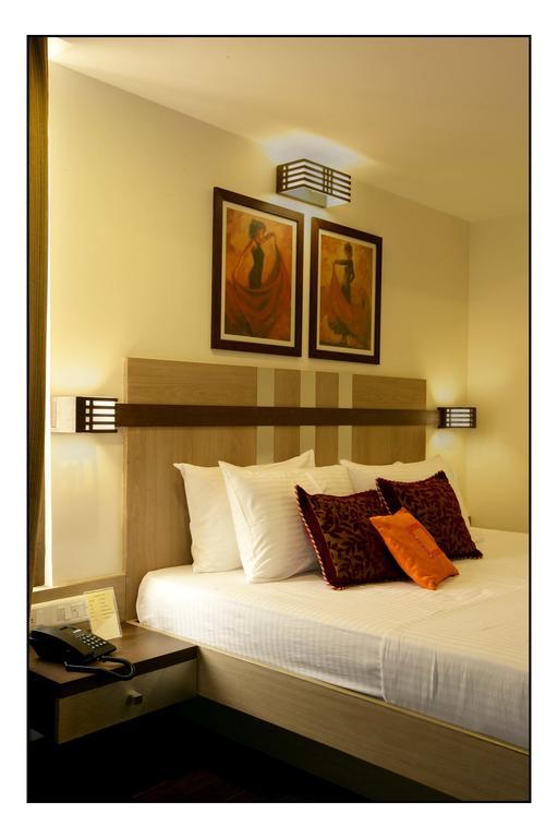 Hotel Utsav Deluxe Пуне Номер фото