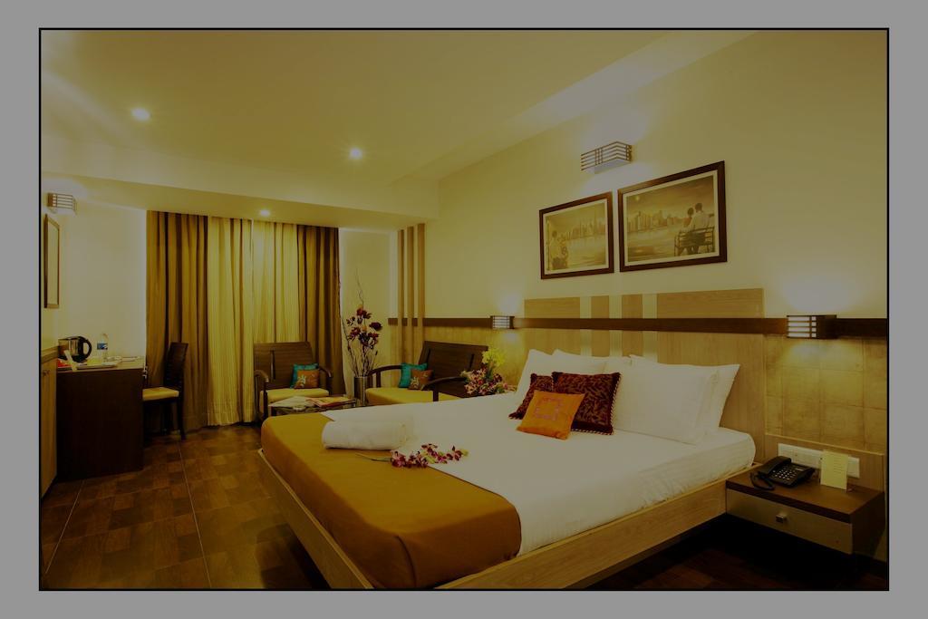 Hotel Utsav Deluxe Пуне Номер фото