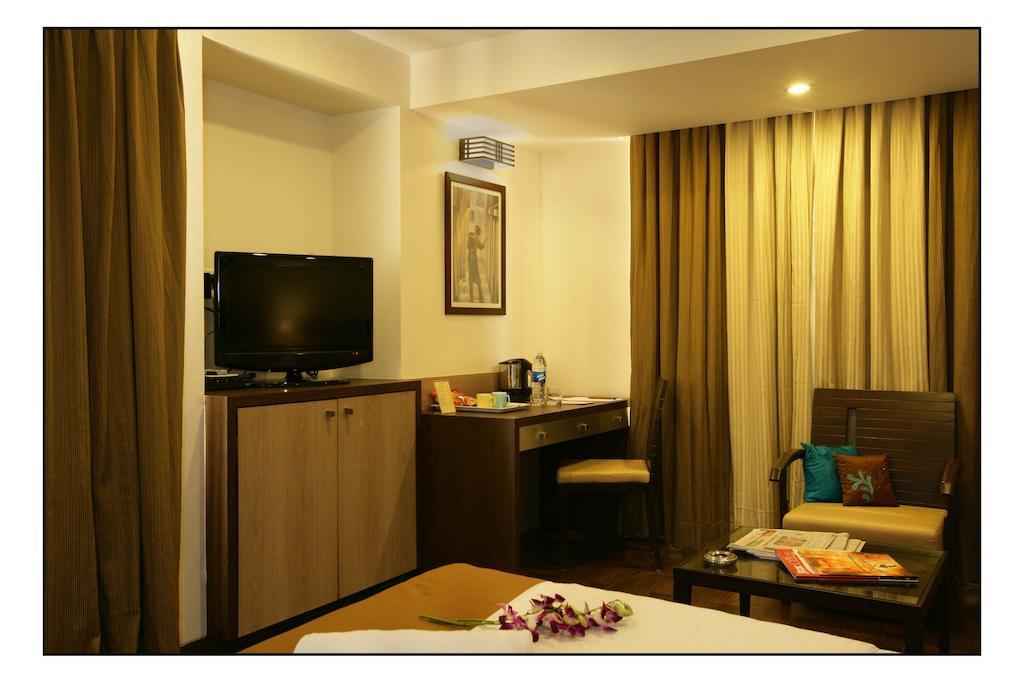 Hotel Utsav Deluxe Пуне Номер фото